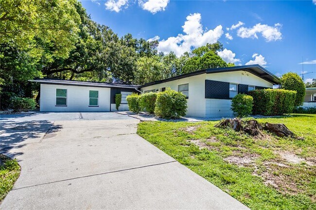 Foto del edificio - 1213 Corbett Ln