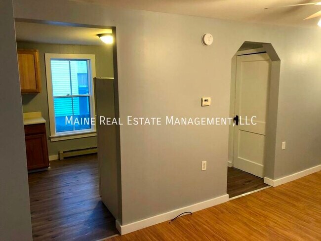 Building Photo - 326 Grove St