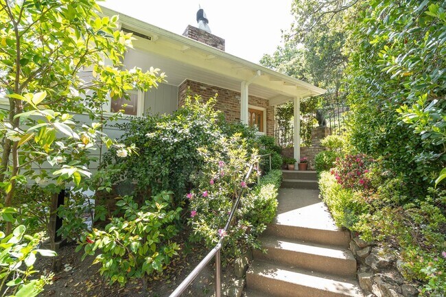 Building Photo - 243 N Almenar Dr