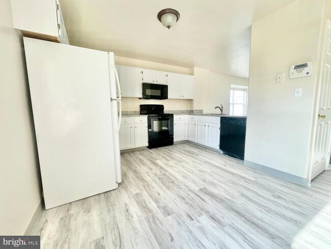 Building Photo - 229 Northdown Dr