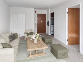 Building Photo - 664 Town Bank Rd