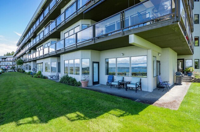 Foto del edificio - Sweeping waterfront views in this 2-Bedroo...