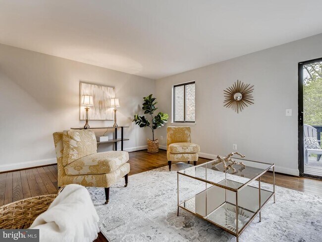 Foto del edificio - 438 Five Farms Ln