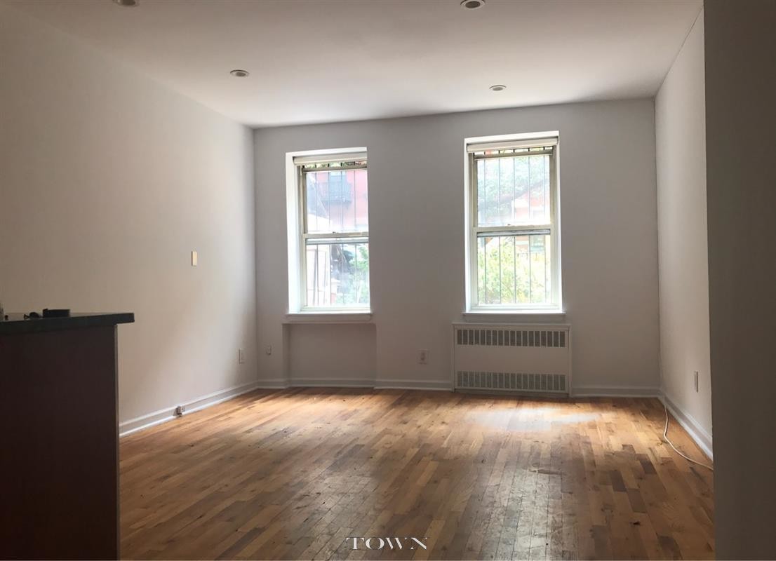 Building Photo - 333 E 82nd St
