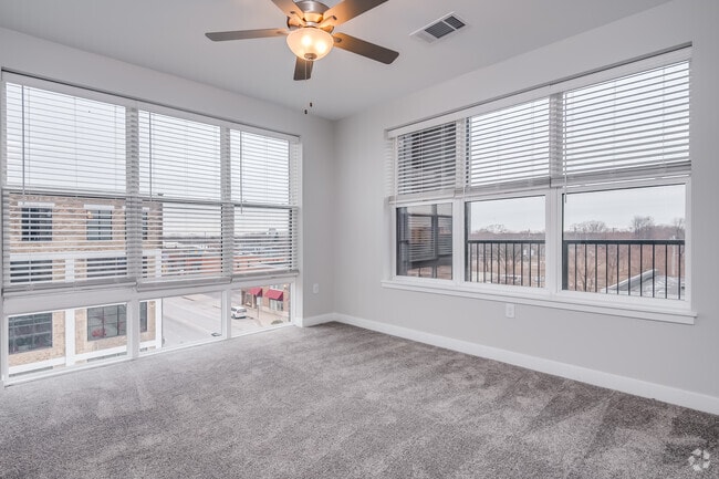 2 habitaciones, 2 baños - 1,347 pies cuadrados - Habitación - The Fort at Rail Yard