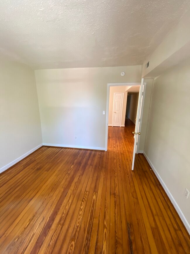 Building Photo - 3141 Ellwood Ave