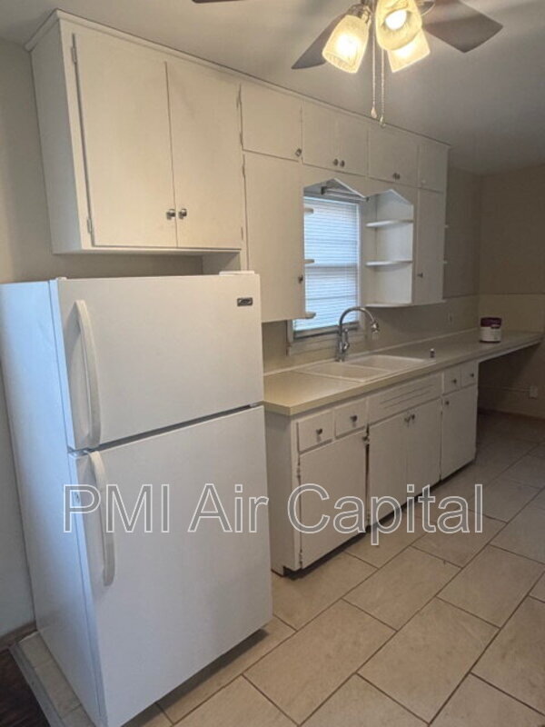 Foto del edificio - 1615 W Haskell St