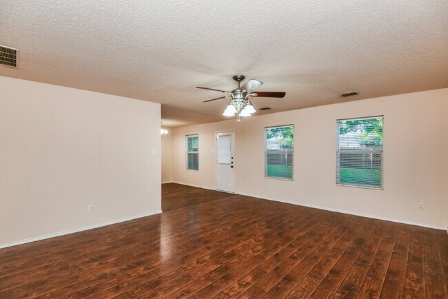 Building Photo - 4852 Waterford Dr