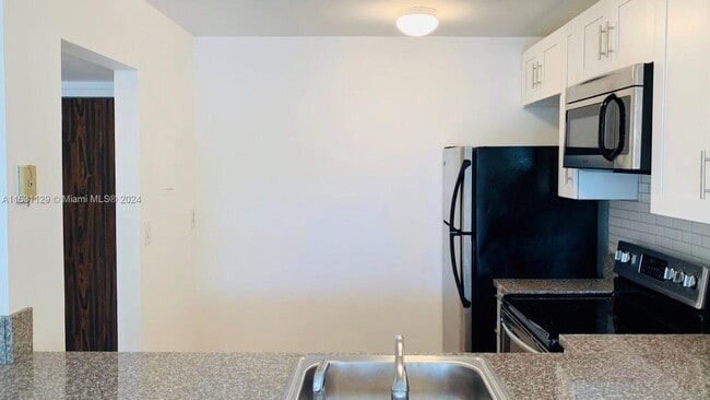 Building Photo - 492 NW 165th St