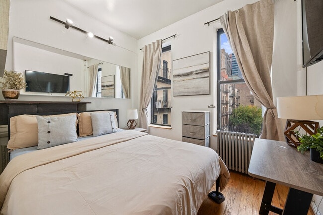 Building Photo - 690 9th Ave