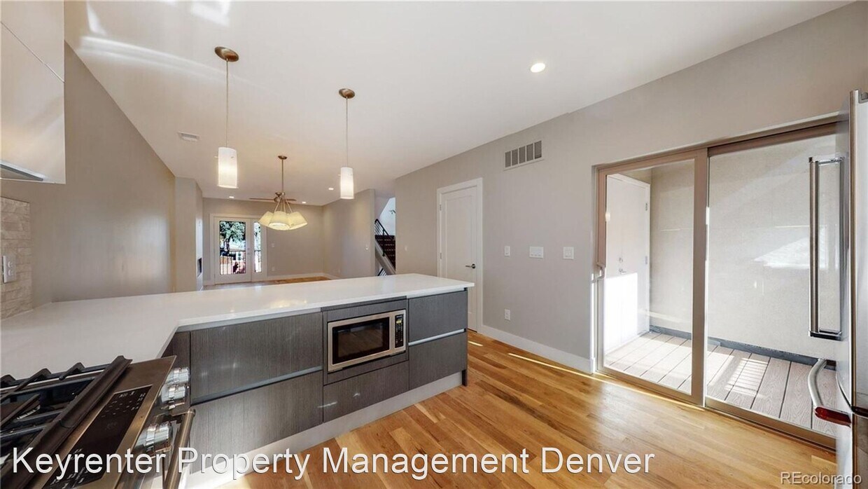 Primary Photo - 3 br, 2.5 bath House - 1930 Grove St Unit 3