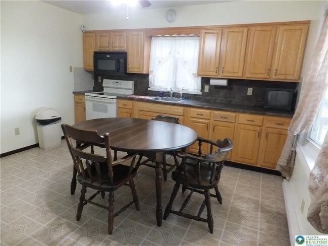 Building Photo - 8368 Seemsville Rd