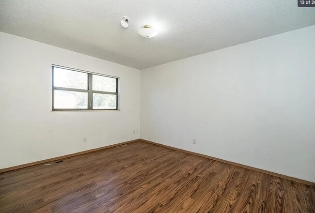 Building Photo - 303 Campus Dr