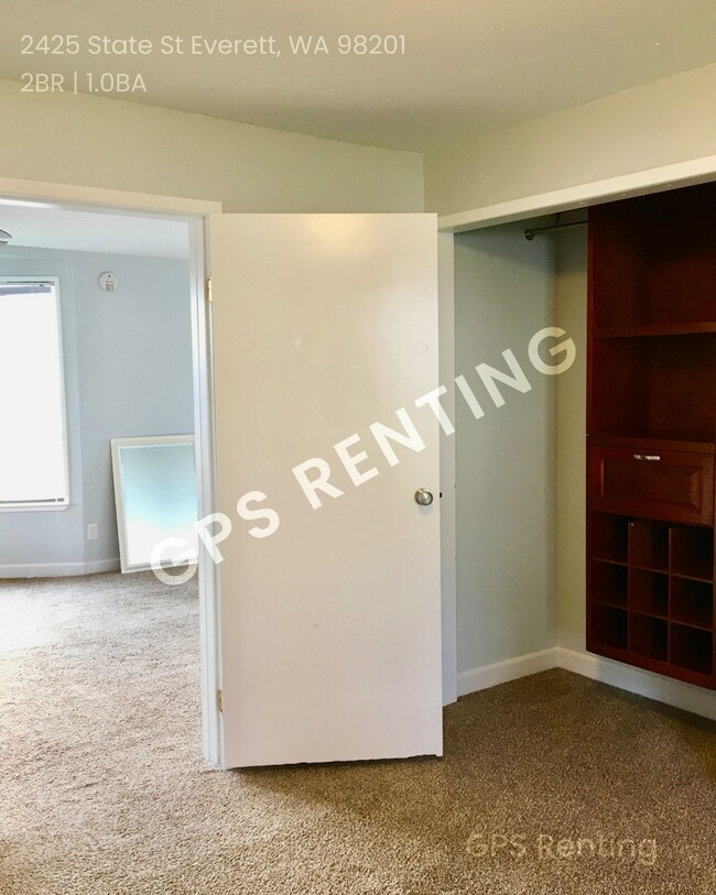 Foto del edificio - Classic 2 bedroom 1 bathroom bungalow!