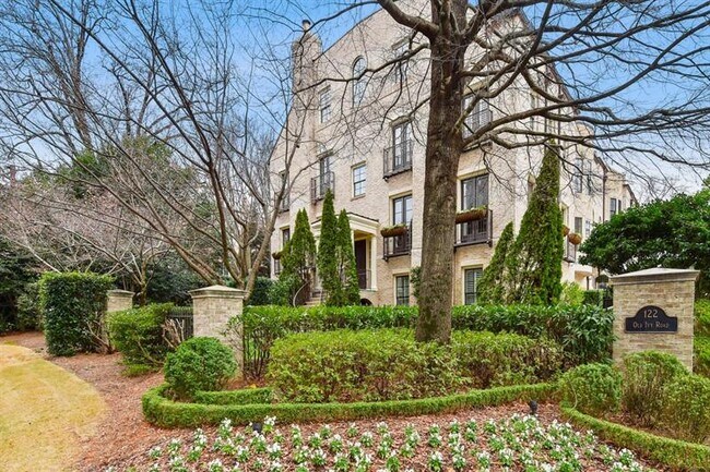 Foto del edificio - 112 Old Ivy Rd NE