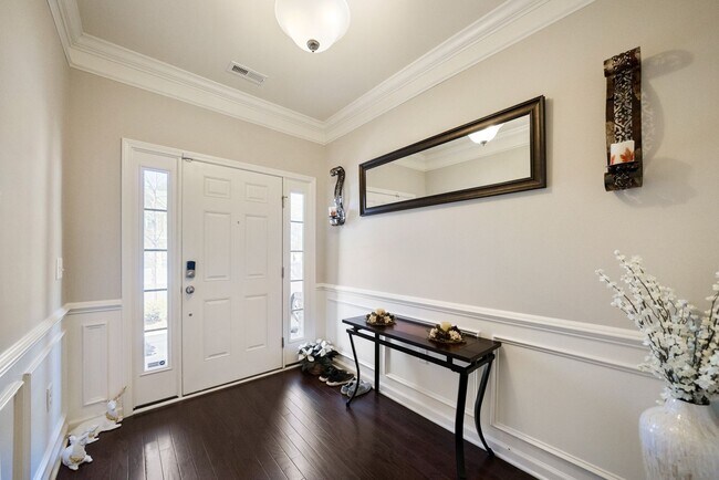Foto del edificio - Stylish and Spacious 3bd/2.5ba Townhome w/ Garage in SE Durham!