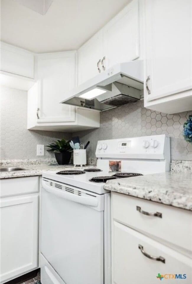 Foto del edificio - Updated townhome