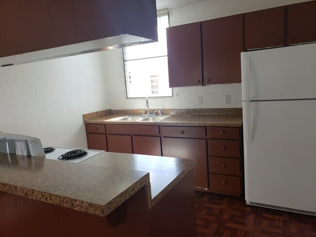 Building Photo - Spacious 2 bedroom corner unit .... in the...
