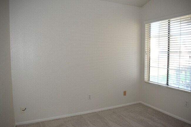 Foto del edificio - Resident Benefit Package Property