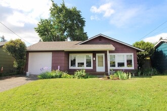 Building Photo - 9938 SE Ramona St