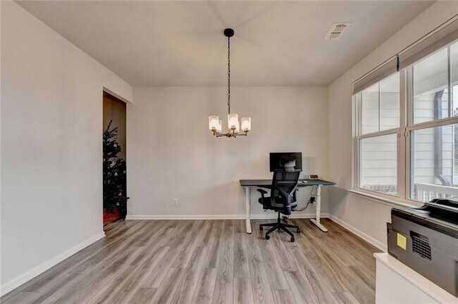 Foto del edificio - 4665 Shipley Ave