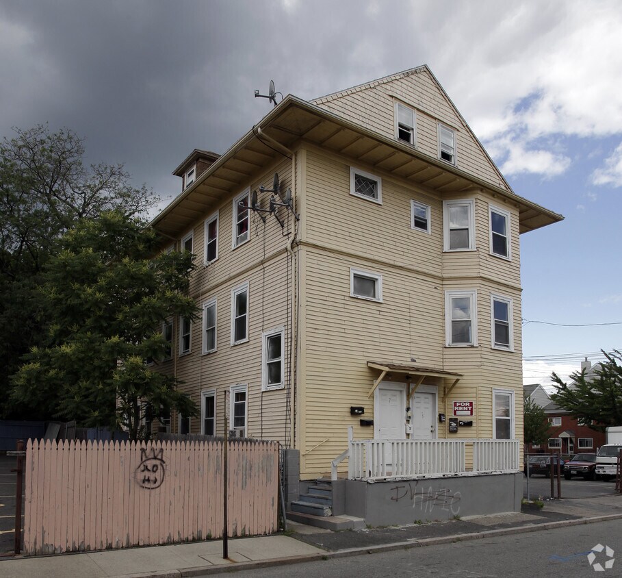 30 Bridgham St, Providence, RI 02907 Apartments in Providence, RI