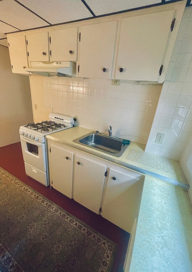 Kitchen - 25 7th St