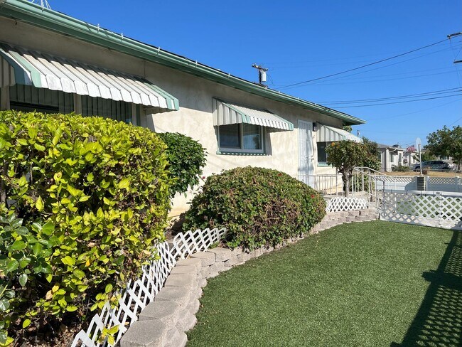 Building Photo - NewB SDS 445-447