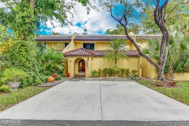 Building Photo - 3878 Alcantara Ave