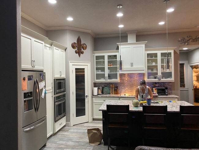 Foto del edificio - VIDEOTOUR: Executive-Style Custom Home, Incredible Quality! PETS WELCOME