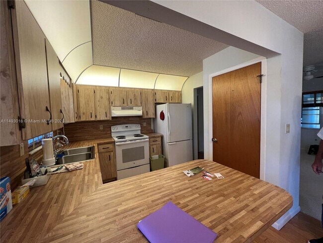 Foto del edificio - 3304 Romeo St