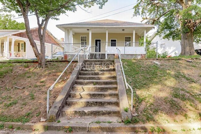 Building Photo - REDUCED! - HOLIDAY SPECIAL! SIGN A LEASE B...