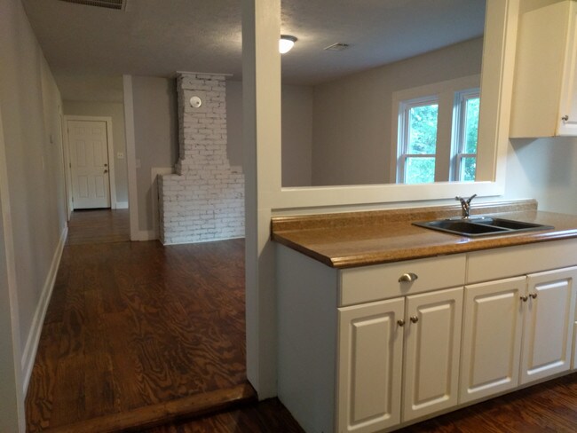 Building Photo - 543 sumpter