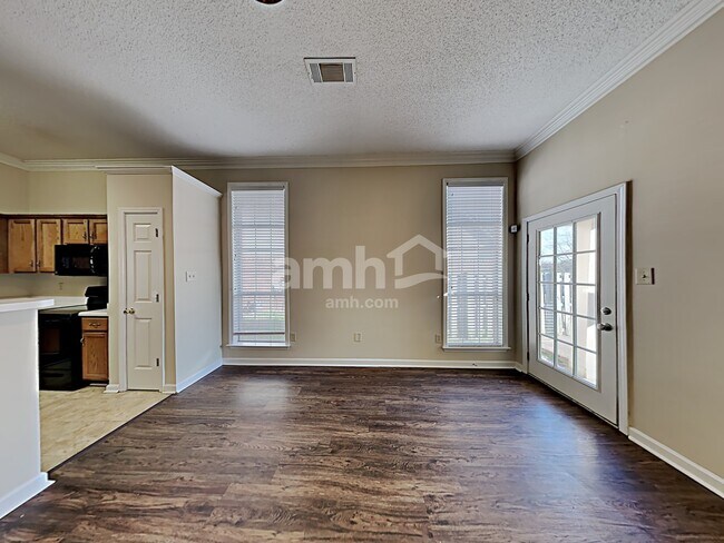 Foto del edificio - 10067 Woodland Grove Dr