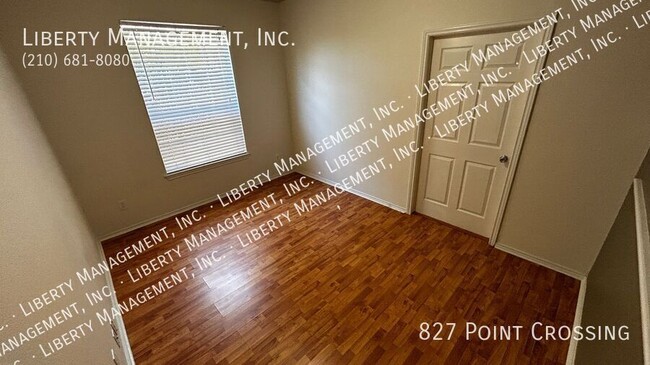 Building Photo - 827 Point Crossing