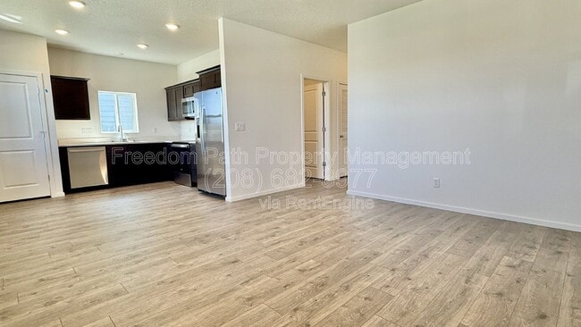 Building Photo - 5102 E Norma Ave