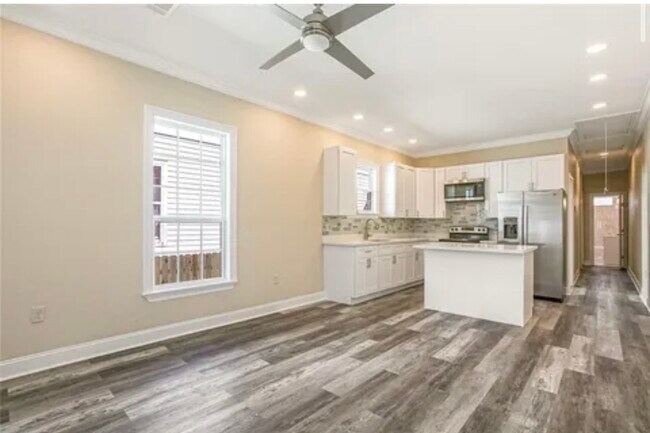 Building Photo - 2503 Mazant St