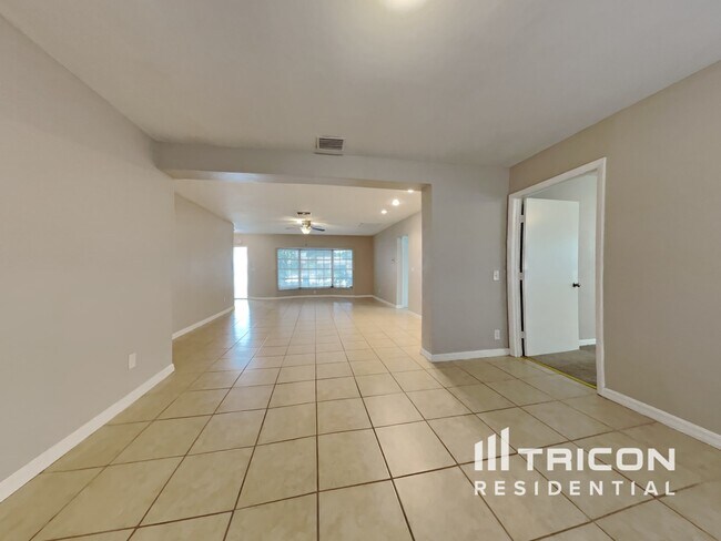 Building Photo - 2131 Greenbriar Boulevard Clearwater FL