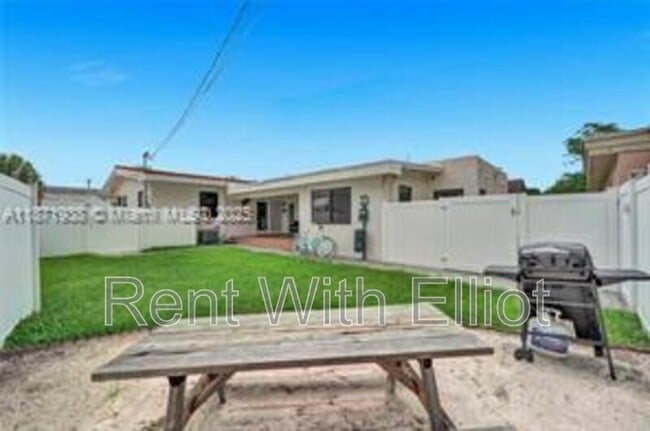 Building Photo - 1704 Rodman St