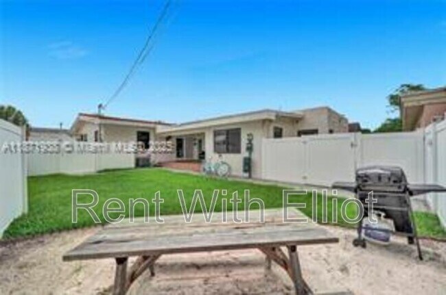 Foto del edificio - 1704 Rodman St