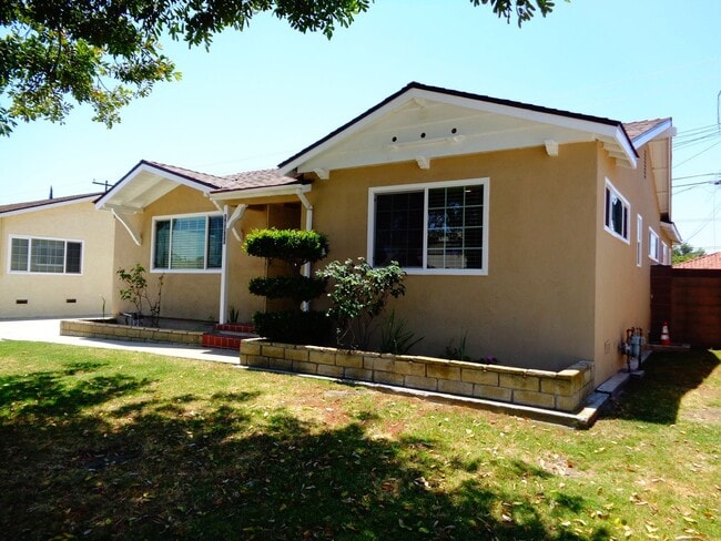 Building Photo - Coming Soon-Remodeled 3 Bed 2 Bath Home Fo...