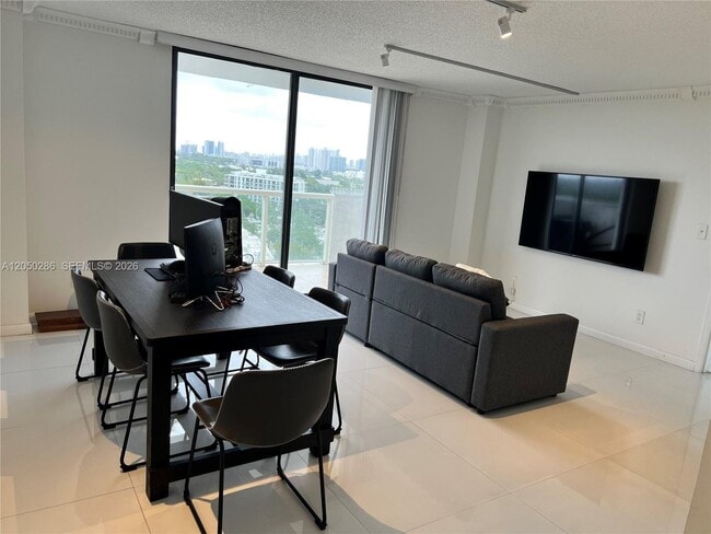 Photo - 13499 Biscayne Blvd (North Miami, FL) Apartment