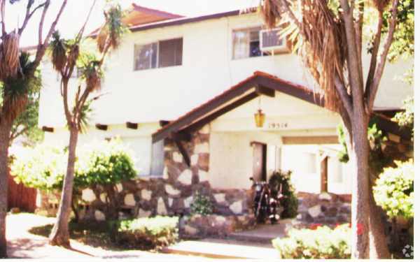 Foto del edificio - 19514 Greenwood Ct