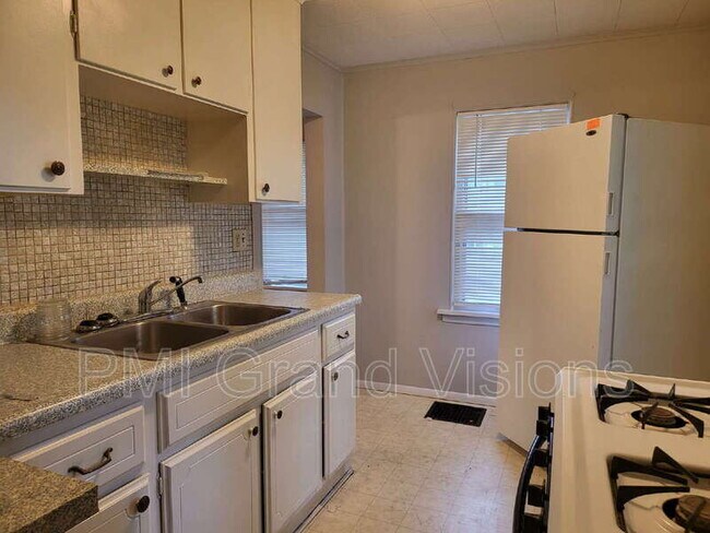 Foto del edificio - 1553 N Walnut Grove Ave