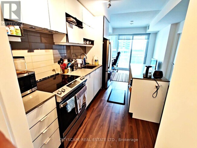 Photo du bâtiment - 4065 Confederation Pkwy