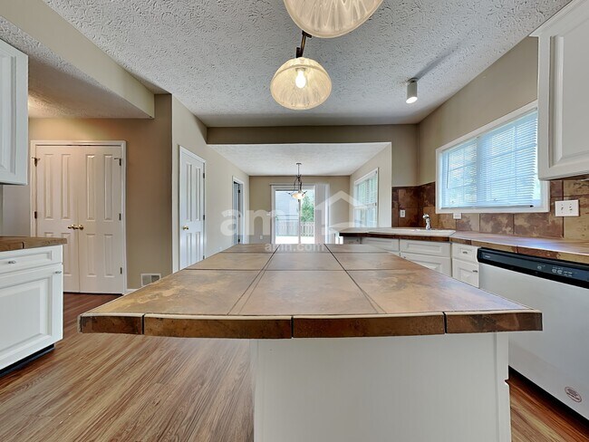 Foto del edificio - 3810 Brasseur Ln