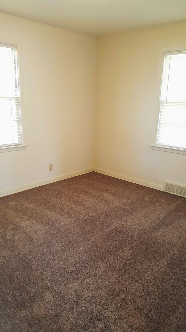 2335 S 38th St, Lincoln, NE 68506 House Rental in Lincoln, NE