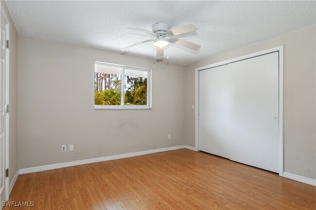 Building Photo - 28058 Oak Ln