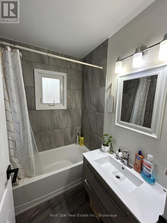 Building Photo - 30 W 1st St