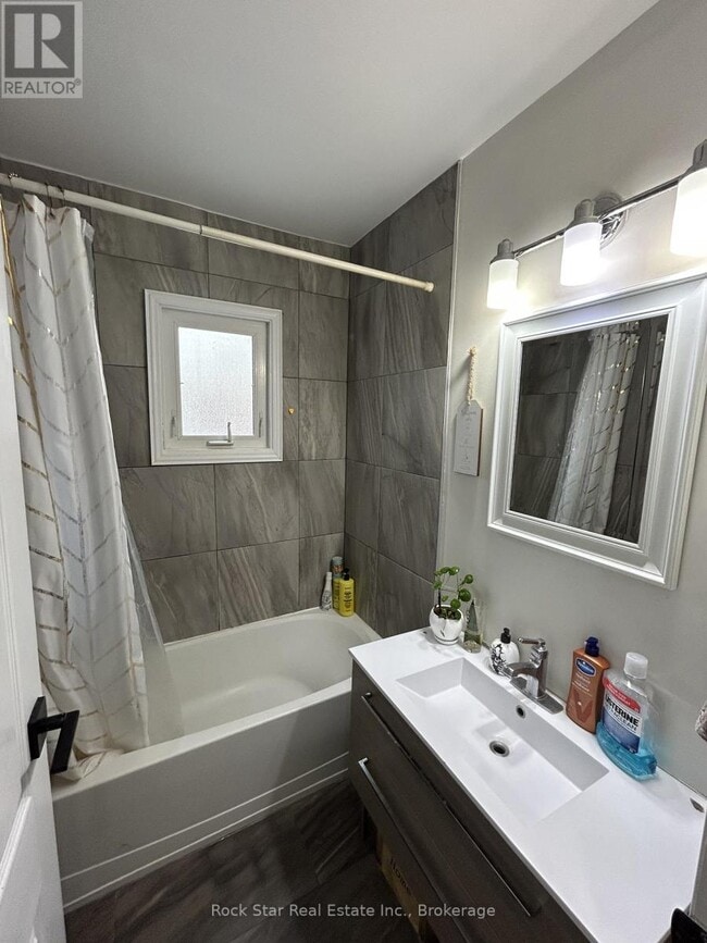 Photo du bâtiment - 30 W 1st St